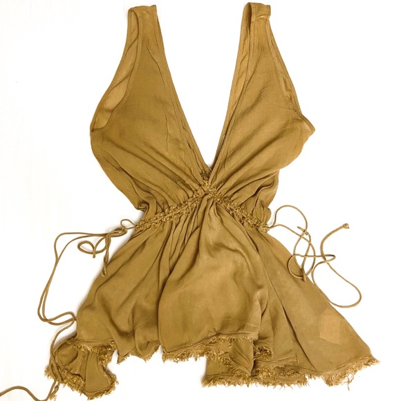 Anama Tops - Deep cut flowy cinched top